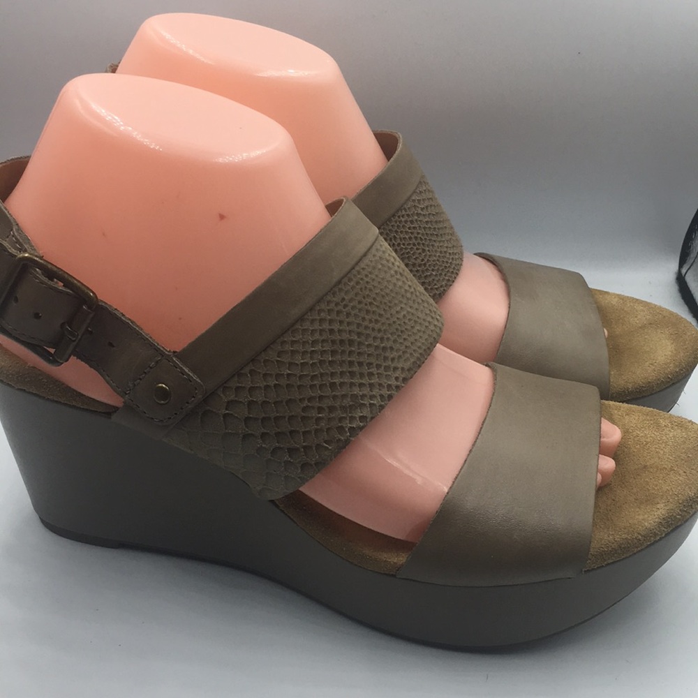 Clark’s Artisan Brown Peep Toe Wedges